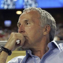 11 easy steps to buying and selling a Major League team